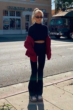 Flair Leggings Outfit, Flare Leggings Outfit, Black Flared Leggings, Black Leggings Outfit, Flare Legging, Ootd Inspo, Flared Leggings