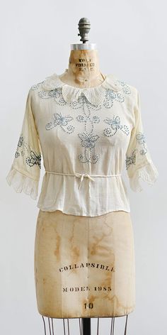 antique 1910s Edwardian butterfly embroidered top Twenties Style, Decades Of Fashion, Vintage Inspired Clothing, Mori Girl Fashion, Adored Vintage, Embroidery On Clothes, Vintage Inspired Outfits, Daily Living, Historical Dresses