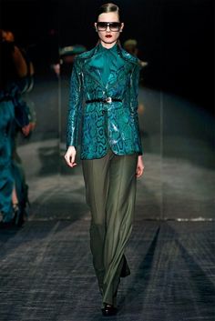 Frida Giannini Gucci, Gucci 1996, Gucci Runway, Strictly Business, Business Clothes, 2011 Runway, Gucci Women, Wearing Color, Helena Christensen