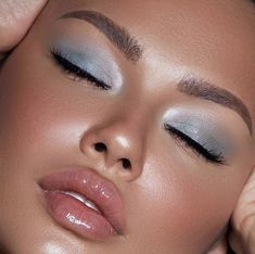 Light Blue Makeup Looks, Baby Blue Makeup, Cinderella Makeup, Blue Eyeshadow Makeup, Vampire Bride, Blue Makeup Looks, Formal Makeup