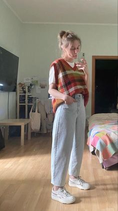 Big Vest Outfit Aesthetic, Off Duty Rich Lesbian Style, Retro Minimalist Outfit, Old Lady Style Outfits, Two Thirds Clothing, Longline Outfit, Anger Outfits, Bright Jeans Outfit, Art College Outfit