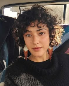 Wolf Cut Short, Short Curly Pixie, Wolf Cut, Curly Hair Inspiration, Girl Short Hair