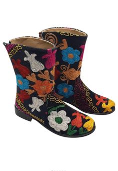 This is handembroidery genuine leather custom made short women boots. Made with vintage suzani, naturel leather, ykk zipper. Boots height is mid-calf. There is heel 1 inches, 2.5 cm. Size is 7.5 us, 38 eu. İf you need other size please check our page. This are very useful and comfy. We have door to door express shipping service 3 days delivery. We accepted payment with PayPal, Shopier, Others. For custom made, wholesale and any other questions please contact with us. bemyboots.etsy.com Our secon Embroidery Boots, Boots Boho, Festival Boots, Boots Mid Calf, Comfy Boots, Fashion Cowboy Boots, Comfy Boot, Short Leather Boots, Embroidered Boots