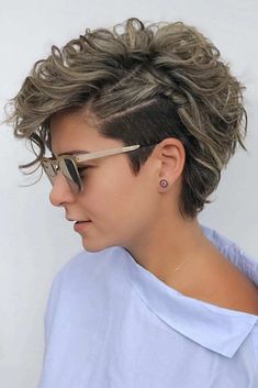 Over 50 Long Pixie Cut Ideas For A Creativity Look In 2021 ★ Brown Hairstyles, Short Curly Pixie, Curly Pixie Haircuts, Short Curly Haircuts, Haircuts For Wavy Hair, Pixie Hair, Haircuts For Curly Hair, Long Pixie