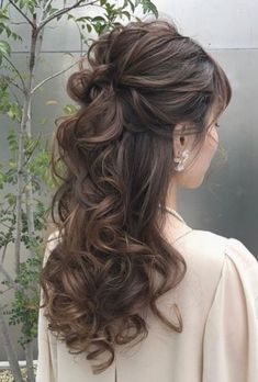 Easy Half Updo Hairstyles For That Dreamy Mehndi Look Half Up Half Down Front View, Simple Prom Hair, Long Hair Wedding Styles, Prom Hairstyles For Long Hair, Hair Wedding, Fancy Hairstyles, Wedding Hairstyles For Long Hair, Aesthetic Hair