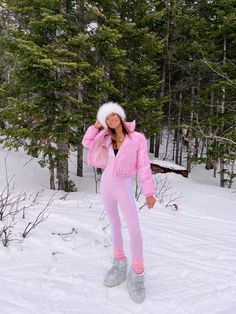 Hot Ski Outfits, Pink Snow Outfit, Ski Costume, Barbie Winter Outfits, Ski Barbie Costume, Apre Ski, Pink Skiing Outfit, Winter Hike Outfit, Skiing Outfit Pink