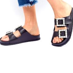 Isonora-Sandals Size: 6 Black Chic Flat Sandals With Studded Rubber Outsoles, Steve Madden Sandals, Steve Madden Shoes, Black Cream, Women's Shoes Sandals, Steve Madden, Shoes Sandals, Size 6, Women Shoes