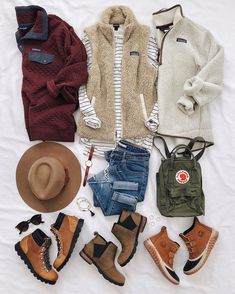 Winter Camping Outfits, Vacation Airplane, Outdoorsy Outfits, Camping Clothing, Camping Outfits For Women, Outdoorsy Style, Essentials Aesthetic, Hiking Outfit Women, Mode Hippie