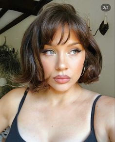 Earrings For Bob Haircut, Short Layered Haircuts With Fringe, Blowout Bob With Bangs, Short Hair With Bangs Heart Shaped Face, 90s Bangs Short Hair, Old Money Bob With Bangs, Short Hair Above Chin, Short Hair And Dress, 90s Short Bob With Bangs