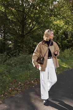 barn jacket outfit aesthetic Wide Leg Jeans Styling, Jeans Styling, Winter Jacket Outfits, Pants Outfit Ideas, Pumpkin Outfit