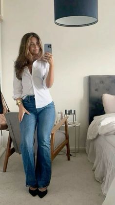 Women’s White Button Up Casual Outfit, Styling Dark Wash Jeans, White Button Down And Jeans Outfit, White Button Down Aesthetic, Mid Body Outfits, Jean Heels Outfit, Jeans Outfit Business Casual, What To Wear To An Interview Women, Work Outfits Aesthetic