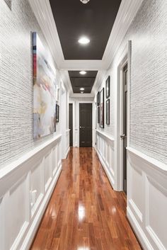 Wallpaper For Narrow Hallway, Wallpaper Ideas For Hallway, Wallpaper Hallway Ideas, Hallway Wallpaper Ideas, Long Narrow Hallway, Savannah House, Wallpapered Entryway, Wallpaper Hallway, Narrow Hallways