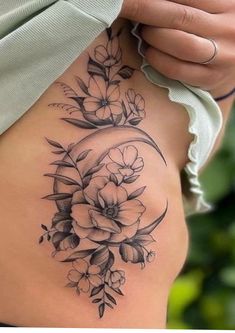 Shoulder Piece Tattoo, Feminine Thigh Tattoos, Japanese Tattoo Women, Side Tattoos Women, Side Thigh Tattoos, Stomach Tattoos Women, Flower Thigh Tattoos, Thailand Tattoo, More Feminine