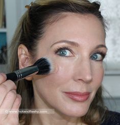 How To Contour the Mature Face | Contouring & Highlighting Tutorial – hotandflashy.com Cheek Highlight, Best Foundation Makeup, Highlight Powder