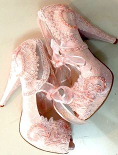 Pink Wedding Lace Dress, Block Heel Wedding Shoes Brides Lace, Soft Pink Princess Wedding Dress, Luxury Pink Wedding Shoes With Round Toe, Blush Pink And Gold Shoes, Quinceanera Shoes Heels Comfortable, Quinceanera Shoes Heels Veaul, Pink Wedding Dress Heels, Princess Shoes Adult