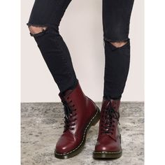 Shoes For College, Dr Martens Outfit, Doc Martens Outfit, Doc Martens Boots, Wardrobe Goals, Dr Shoes, Dr Martens Boots, All About Shoes, Carrie Bradshaw