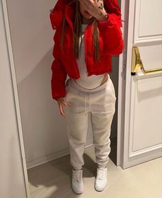 Cute Sweatpants Outfit Baddie, Pandabuy Outfits, Fashion Outfits Cute, Channel Outfits, Look Legging, Winter Fashion Outfits Casual