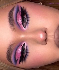 Eyeshadow Looks For Halloween, Nicki Minaj Winged Eyeliner, Creative Eye Makeup For Hooded Eyes, Detailed Makeup Looks, Intricate Makeup Looks, Bold Makeup Ideas, Multi Color Eyeshadow Looks, Cake Makeup Look, Ashnikko Concert Outfit Ideas