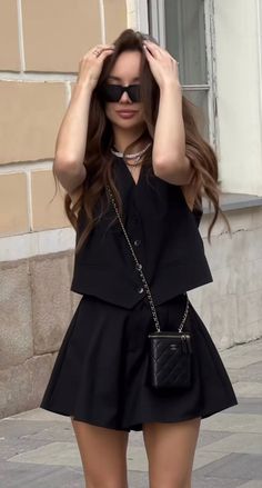 Black Skirt Outfit Summer, All Black Fashion, Stylish Work Attire, Effortlessly Chic Outfits, Causual Outfits, Outfit Combinations, Basic Outfits, Edgy Outfits