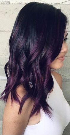 Pelo Color Vino, Hair Color Plum, Dark Purple Hair, Plum Hair, Violet Hair, Purple Highlights, Hair Color Light Brown, Hair Color Purple