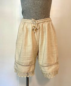 The cutest and unique pair of linen and crochet trim shorts for the summer. In great condition. Midrise fit. Tag says made in Brazil. Fits a size small the best. But could fit smaller as well.  Approx: 13" across waist (unstretched) 19" fully stretched  17.5" total length  8" inseam (including the fringe)  11" across leg hem (laying flat) Short Cotton Bottoms With Lace Trim, Cotton Lace Trim Short Bottoms, Beige Bermuda Shorts For Beach, Cotton Shorts With Lace Trim, Cotton Lace Trim Shorts, Casual Shorts With Lace Trim, Bohemian Beige Shorts For Summer, Casual Bottoms With Crochet Trim In Short Length, Beige Cotton Bottoms With Lace Trim