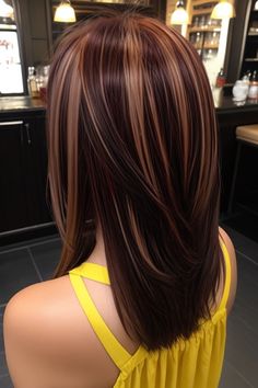 fall hair color ideas for brunettes with highlights | fall hair color Fall Hair Color For Brunettes Caramel, Shoulder Length Fall Hair Color, Fall Hair For Brunettes, Fall Hair Ideas For Blondes, New Fall Hair Colors, Short Fall Hair, Fall Highlights For Brown Hair, Brunettes With Highlights, Box Highlights