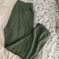 Nwt J.Crew Army Green Joggers, Never Worn, Adjustable Waistband And Pocket On Back, Size Medium Cotton Casual Pants, Green Joggers, Red Pants, Adjustable Waistband, Jcrew Women, M Pants, Wool Pants, Sleeveless Jumpsuits, Black Skinnies