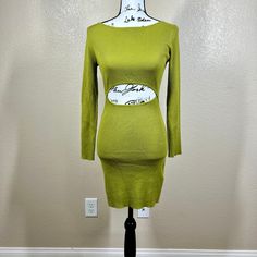 New House of Harlow 1960 green ribbed dress long sleeve baddie size S -cutout accent-bateau neckline Size: SColor: GreenMaterial: 80% Rayon 20% NylonLay flat measurements: approximately 33” length approximately 14" chest [ pit to pit]approximately 23” sleeves -smoke free home, offers welcome. Likes for price drops ! D-620- no holes, no stain-ship the same day or next day/ professional sellerAll measurements are approximate and done as flat lays. To ensure a good fit, it is recommended you compar Green Ribbed Dress, Baddie Streetwear, Ribbed Dress, Flat Lays, Bateau Neckline, House Of Harlow 1960, House Of Harlow, Dress Long Sleeve, New House