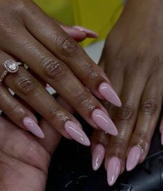 That Girl Nails Aesthetic, Pink Nude Nails Almond, Yellow Almond Nails Design, Natural Pink Almond Nails, Nude Pink Nail Designs, Pink Nude Almond Nails, Elegant Almond Nails, Trendy Almond Nails, Everyday Nails