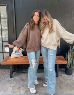 Cute Coffee Date Outfits Fall, Cute Cozy Spring Outfits, Vsco Spring Outfits, Relaxed College Outfits, Chilly Farmers Market Outfit, Christen Clothing, Dress Up Fall Outfits, Fall Fits Flannel, Womens Jean Outfits