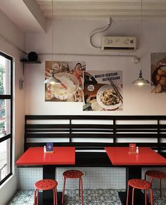 Small Japanese Restaurant Design, Modern Vintage Restaurant Interior, Small Restaurant Interior, Restaurant Design Rustic, Asian Bistro, Pizza Branding, Small Restaurant, Cafe House