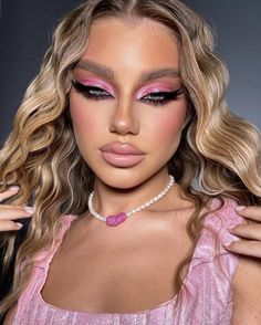 Make Up Roz, Barbie Makeup Look, 50 Makeup, Cool Blonde Hair, Curly Hair Women