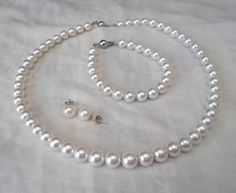 PREFERENTIAL POLICIES : The order is $25 or more.There will be a 10% discount.long-term effective. Please use the coupon code: CZH10 Welcome back to my shop: https://www.etsy.com/shop/pearlandjewelry Description of the product in the picture: I make the pearl sets to use 8mm Pearl white shell pearls and sterling silver post. .They are necklace bracelet and stud earring . The necklace lengh is 18 inches,The bracelet lengh is 8 inches. If you need the other lengh or size ,Please feel free contact Pink Pearl Necklace, Earring Wedding, Pearl Accessories, Pearl Earrings Wedding, Pearl Jewelry Wedding, Bracelet Pearl, Pearl Jewelry Sets, White Pearl Necklace, Prom Jewelry