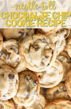 chocolate chip cookies are piled on top of each other with the words neste tole