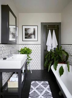 bathroom decor ideas themes color schemes colour palettes Modern Farmhouse Master Bath, Farmhouse Master Bath, Makeover Kamar Mandi, Master Bath Renovation, Bath Renovation, Interior Vintage, Bathroom Themes, Country Bathroom, Bad Design