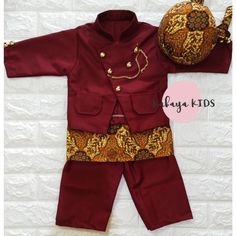 Javanese traditional clothes for boys-beskap baby made from organic cotton and batik fabric, complete set| javanese beskap Javanese traditional clothes for boys-beskap baby-age 0 to 10 PLEASE MEASURE FIRST BEFORE ORDERING Please Chat Seller to ask for STOCK. If stock is not available, Preorder Items 3-6 days Beskap child/baby, carnival dress ️ using good quality drill cloth and neat workmanship, ma'am. The material is soft and not hot, so it is suitable for baby/kid's skin. ️ Random finger motif Ceremonial Cotton Sets With Traditional Patterns, Traditional Festive Sets With Batik Print, Traditional Long Sleeve Sets With Batik Print, Traditional Cotton Sets With Batik Print, Traditional Batik Print Cotton Sets, Baby Suits Boy Wedding Red, Baby Boy Traditional Clothes Indian, Traditional Baby Boy Clothes, Adat Jawa Timur