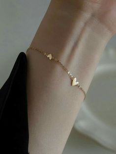 Gold Heart Bracelet, Bracelet Love, Gold Link Chain, Bracelet Dainty, Simple Bracelets, Classy Jewelry, Jewelry Lookbook, Dainty Bracelets, Fancy Jewelry