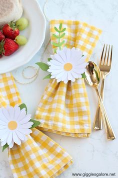 the napkins are decorated with flowers and daisies