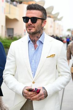 Beckham Suit, David Beckham Style Outfits, David Beckham Suit, David Beckham Photos, David Beckham Style, Gentleman Lifestyle, White Suit, Fashion Suits For Men, Jeremy Renner