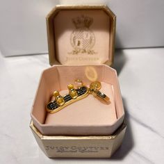 Selling Limited Edition 2011 Snowboard Juicy Couture Charm. In Original Box, I’m Really Good Condition. Snowboard Jewelry, Juicy Charms, Juicy Couture Earrings, Juicy Couture Charms Bracelet, Juicy Couture Baby, Juicy Couture Bracelet, Closet Tour, Vintage Charm Bracelet, Bottle Charms