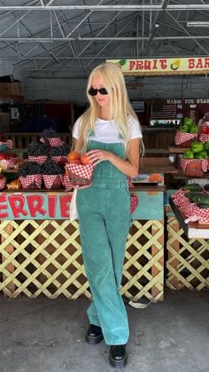 Outfits With Green Overalls, Green Corduroy Overalls Outfit, Trendy Overalls Outfit, Colored Overalls Outfit, Colorful Overalls Outfit, Courdory Overalls Outfits, Cloth Overalls Outfit, Green Overall Outfit, Overall Pants Outfit