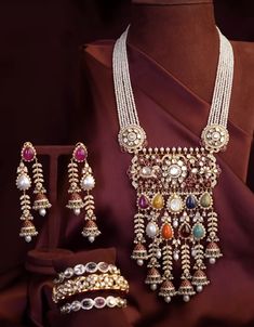 Kundan Lockets, Jewel Drawing, Antique Necklaces Design, Antique Necklaces, Elegant Jewellery, Pearl Jewelry Design, Fancy Jewellery Designs, Antique Jewelry Indian