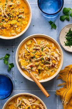 a bowl of soup with southwest corn chowder topped with parsley Southwest Chicken Corn Chowder Recipe, Chowder Recipes Healthy, Creamy Southwest Chicken, Chicken Corn Chowder Recipe, Healthy Little Peach, Southwest Chicken Soup, Chicken Soup Crockpot, Chicken Corn Chowder, Canned Green Chilies