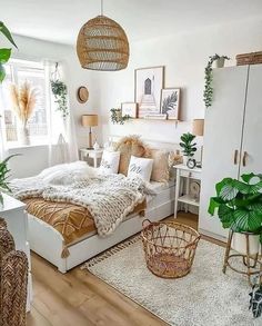 a bedroom with white and gold bedding, wicker baskets on the nightstands