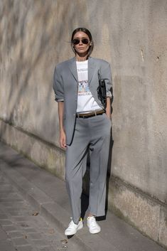 Suits And Sneakers, Vogue Ukraine, Style Désinvolte Chic, 30 Outfits, Grey Suit, Blazer Outfit, Popsugar Fashion, Casual Suit, Tshirt Outfits