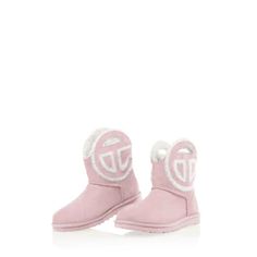 Signature TELFAR footwear, including boots and loafers with Vibram rubber soles and collaborative UGG and Converse silhouettes. Telfar Ugg, Telfar X Ugg, Bow Emoji, Ugg Bag, Plus Size Wardrobe, Cozy Shoes, Western Outfits Men, Ugg Mini, Pink Shop