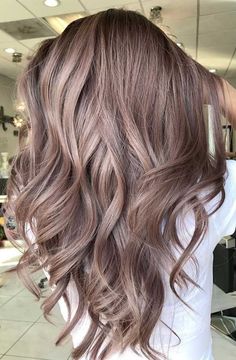 Looking for a change in this season? it’s time to head to the salon and hit the refresh button. We have rounded up the... Winter Haircuts, Gorgeous Hair Color, Hair Color Shades, Hair Done, Short Hair Color, Winter Hair, Hair Shades, Brown Blonde Hair, Color Pastel