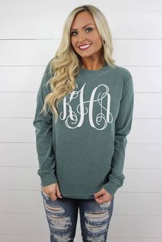 "*MAIN PHOTO: Model is wearing Seafoam with our Vine font. These amazing tees are perfect year round! You can customize this tee with a vinyl monogram for the perfect southern girl style! Comfort colors brand, Adult Unisex sizes 100% Cotton MONOGRAM INSTRUCTIONS - Monogram initials should be given in first, last, middle order. Example: Harper Paisley Whitman would be HWP We will not rearrange the order of your monogram. We will print your monogram exactly as it is left. - Style of Monogram - if Southern Girl Style, Monogram Outfit, Monogram T Shirts, Vinyl Monogram, Monogram Shirts, Vinyl Ideas, Vinyl Shirts, Comfort Colors Tee, Womens Long Sleeve Shirts