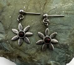 Sterling Silver and Garnet Cabochon Flower Dangle Stud Earrings 1", no backs. Marked 925. Condition is good, light tarnish, scuffs and scratches.  Thank you for looking! Prices on shop items are fair and reasonable, so all prices are firm.  No reserves, all items sold as-is.  Please review photos and description carefully before purchasing.  Please let me know if you have any questions or special shipping requests such as postal insurance.  We are a licensed gold and silver buyer in the state of California; all of our items are tested for purity and authenticity. Knitting Moodboard, Hippie Jewelry, I Love Jewelry, Cute Jewelry, Sterling Silber, Gold And Silver, Halloween Shopping, Garnet