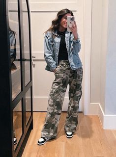 Styling Camo Pants, Cargo Outfits Women, Ways To Style Leggings, Camo Cargo Pants Outfit, The Sister Studio, Camo Pants Outfit, Sister Studio, Style Leggings, Cargo Pants Outfit